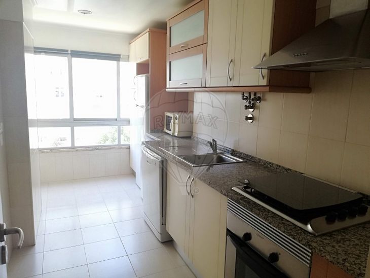 Apartamento T Para Arrendar Em Carnaxide E Queijas Oeiras Re Max