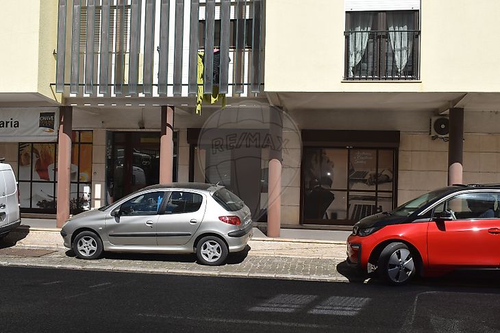 Loja para arrendar em Ramada e Caneças Odivelas RE MAX