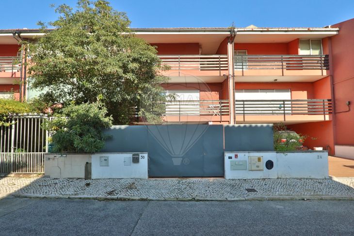 Moradia T6 à venda em Carcavelos e Parede Cascais RE MAX