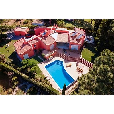 Moradia T4 de luxo à venda em Quarteira, Loulé
