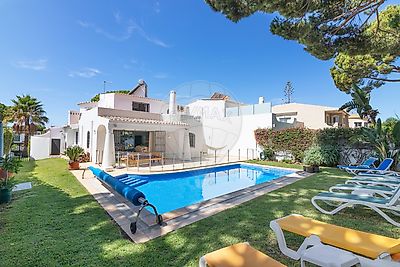 House T4 for sale in Quarteira, Loulé