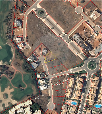 Land for sale in Quarteira, Loulé — photo 1