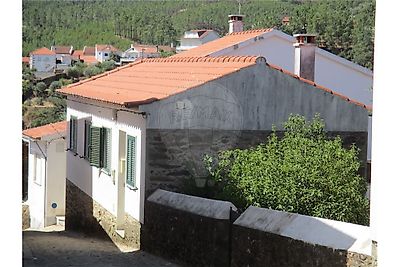 Moradia T2 à venda em Almaceda, Castelo Branco
