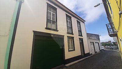 Moradia T6 à venda em Fenais da Luz, Ponta Delgada