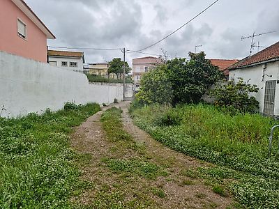 House in Loures - More