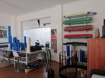 Loja à venda em Barcarena, Oeiras