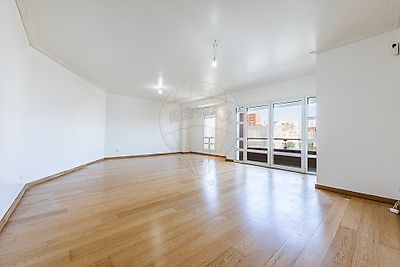Apartamento para arrendar em São Domingos de Benfica