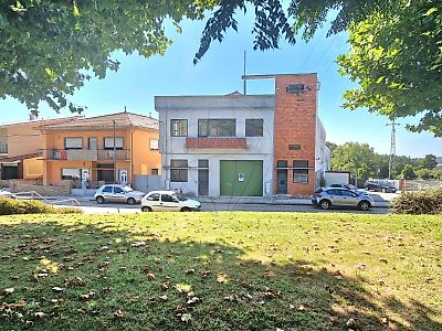 Armazém à venda em Paços de Brandão, Santa Maria da Feira