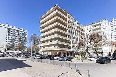 Apartamento T8 à venda em São Domingos de Benfica, Lisboa