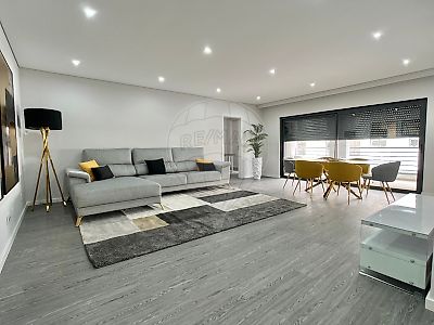 Apartamento T3 à venda em Quelfes, Olhão