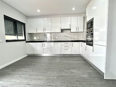 Apartamento T3 à venda em Quelfes, Olhão