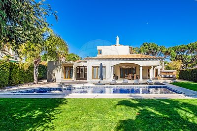 House T4 for sale in Quarteira, Loulé