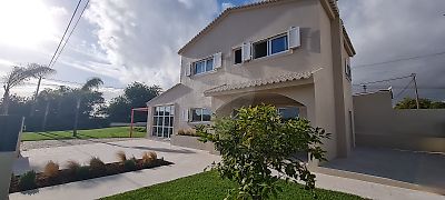 Moradia T3 à venda em Quarteira, Loulé