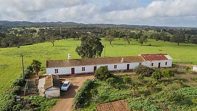Quinta T3 à venda em Colos, Odemira