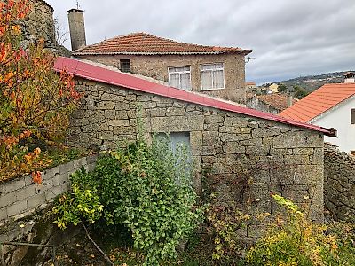 Moradia T4 à venda em Aveloso, Mêda