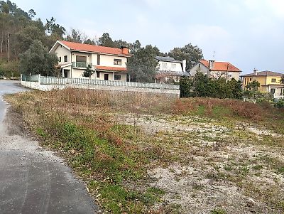 Terreno à venda em Bouro (Santa Maria), Amares