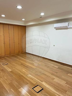Loja à venda em Encosta do Sol, Amadora