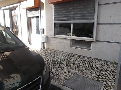 Loja à venda em Mina de Água, Amadora