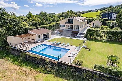 Moradia T4 de luxo à venda em Capelas, Ponta Delgada | RE/MAX Portugal