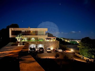 Moradia T4 de luxo à venda em Rosto de Cão (São Roque), Ponta Delgada | RE/MAX Portugal