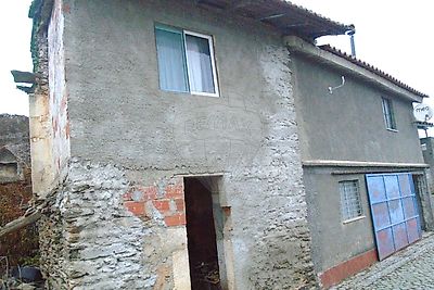 Moradia T2 à venda em Rio Torto, Valpaços