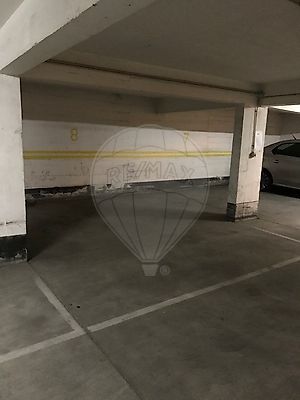 Garagem à venda em Cacém e São Marcos, Sintra