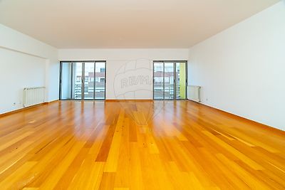 Apartamento para arrendar em Parque das Nações