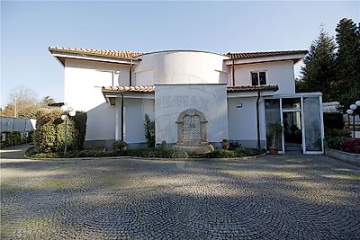 Moradia T7 de luxo à venda em Moreira, Maia
