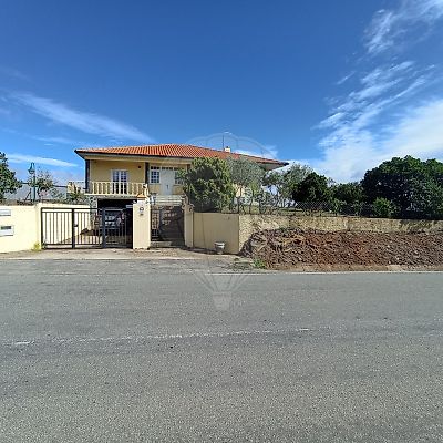 Moradia T4 à venda em Izeda, Calvelhe e Paradinha Nova, Bragança