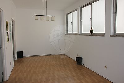 Escritório para arrendar em Alcobaça e Vestiaria, Alcobaça