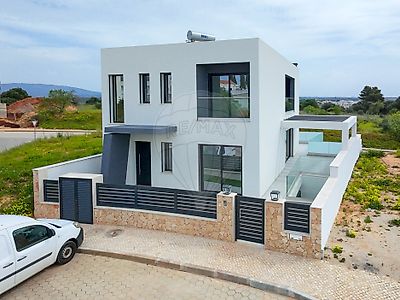 House T3 for sale in Mexilhoeira Grande, Portimão
