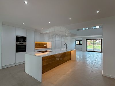 House T3 for sale in Quarteira, Loulé