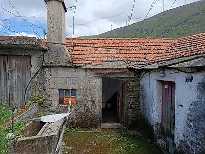 Moradia T5 à venda em Teixeira e Teixeiró, Baião