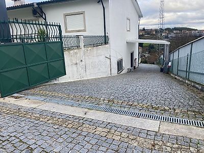 Armazém para arrendar em Idães, Felgueiras