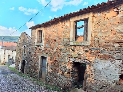 Moradia T3 à venda em Troviscal, Sertã