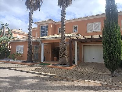 House T3 for sale in Quarteira, Loulé