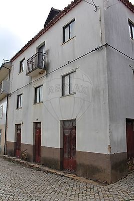 Moradia T5 à venda em Coelhoso, Bragança