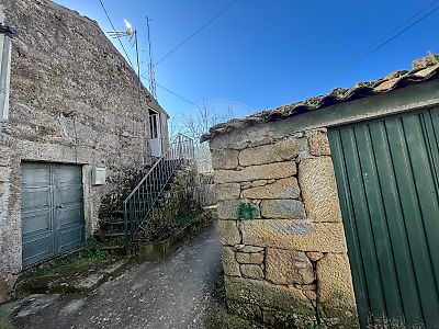Moradia T3 à venda em Seixo de Ansiães, Carrazeda de Ansiães