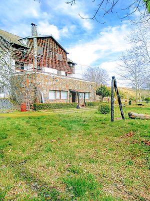 Moradia T13 à venda em Espinhosela, Bragança