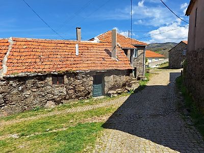 Moradia T2 à venda em Alhões, Bustelo, Gralheira e Ramires, Cinfães