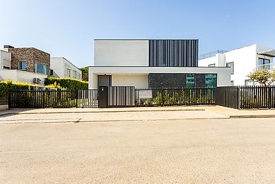 House T4 for sale in Quarteira, Loulé