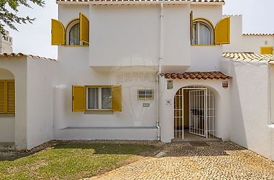 House T3 for sale in Quarteira, Loulé