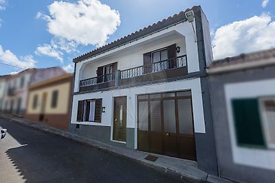 Moradia T5 à venda em Fenais da Ajuda, Ribeira Grande | RE/MAX Portugal