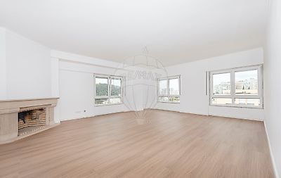 Apartamento à venda em São Domingos de Benfica