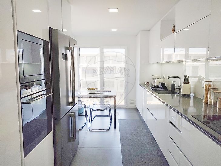 Condo/Apartment T2 for rent in Porto Salvo, Oeiras RE/MAX