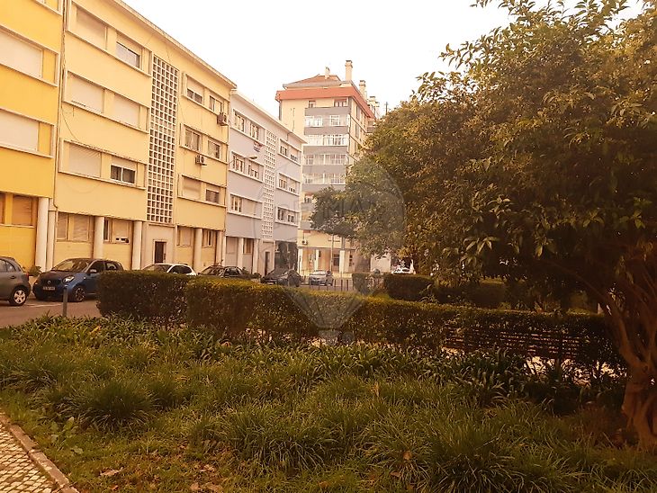 Condo/Apartment T2 for sale in São Domingos de Benfica, Lisboa RE/MAX