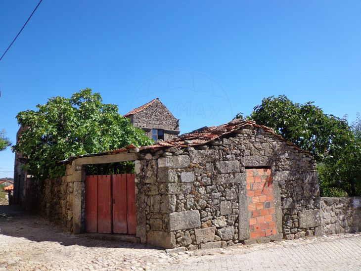 Moradia T3 à Venda Em Mangualde Mesquitela E Cunha Alta Mangualde Remax 5314