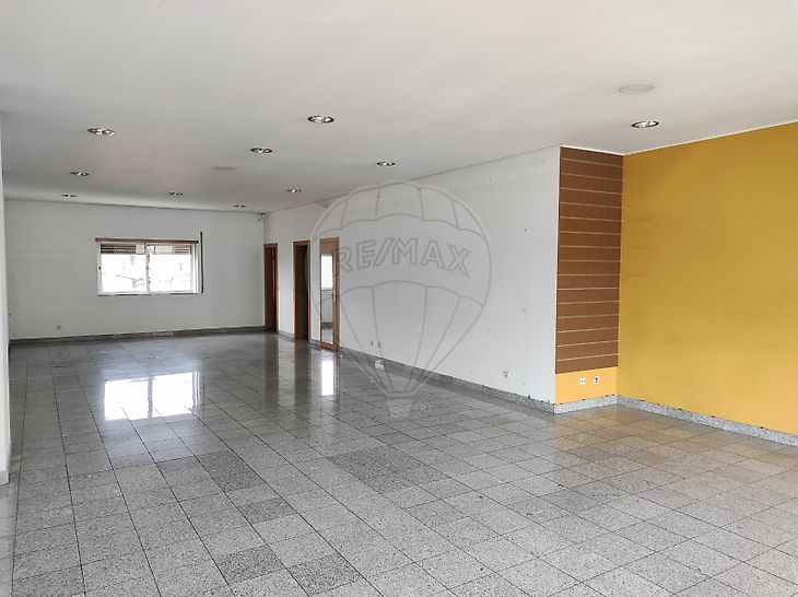 Loja para arrendar em Vila Chã, Codal e Vila Cova de Perrinho, Vale de