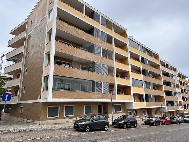 Condo/Apartment T3 for rent in Mina de Água, Amadora RE/MAX