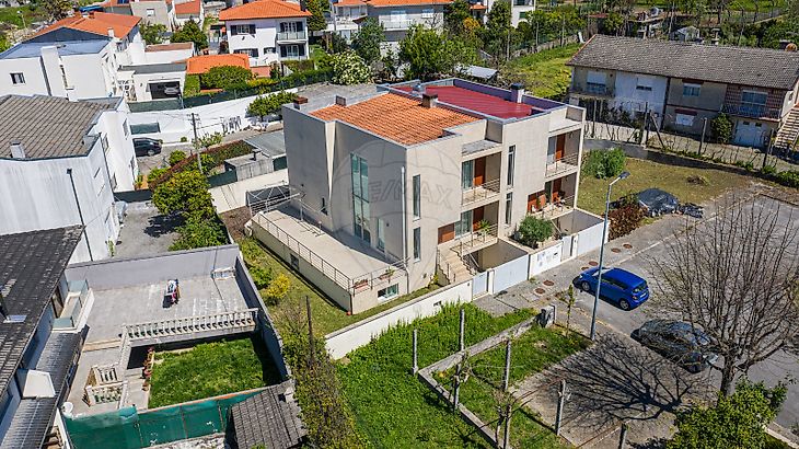 Apartamento T3 com garagem fechada na Rua 10 de Agosto - Figueira da F